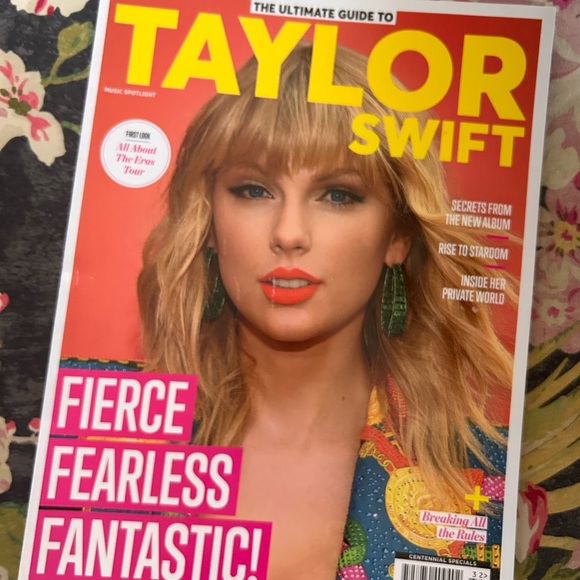 THE ULTIMATE GUIDE TO TAYLOR SWIFT AUGUST 2022. Slight flaw see photo. - Picture 1 of 4